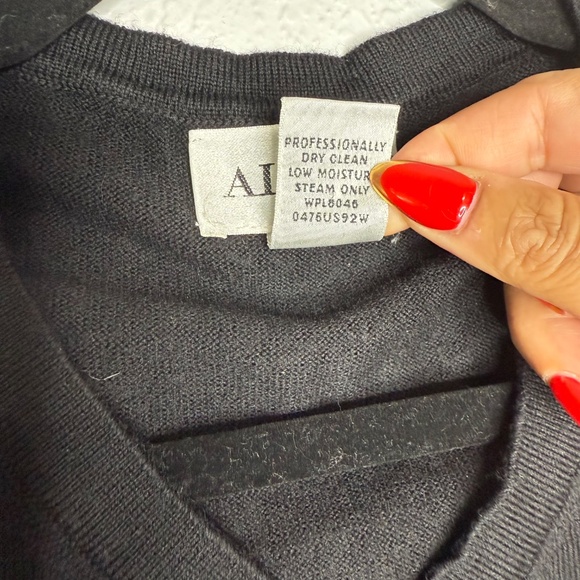 Vintage Men's Alfani Black V-neck sweatr vest 100% wool size Medium - Picture 5 of 8